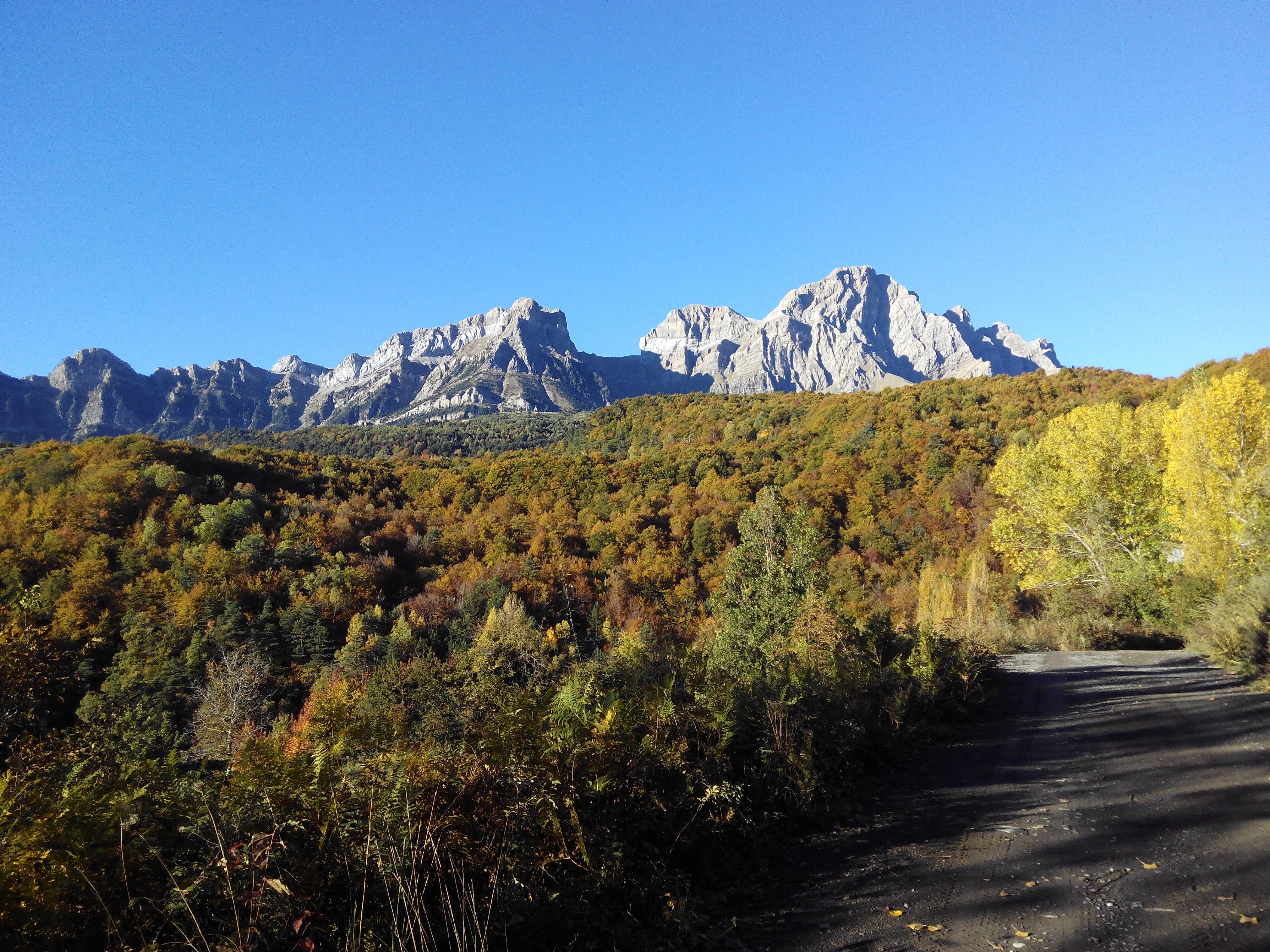 מלון טרמקסטייה דה טנה Abadia Del Pirineo מראה חיצוני תמונה