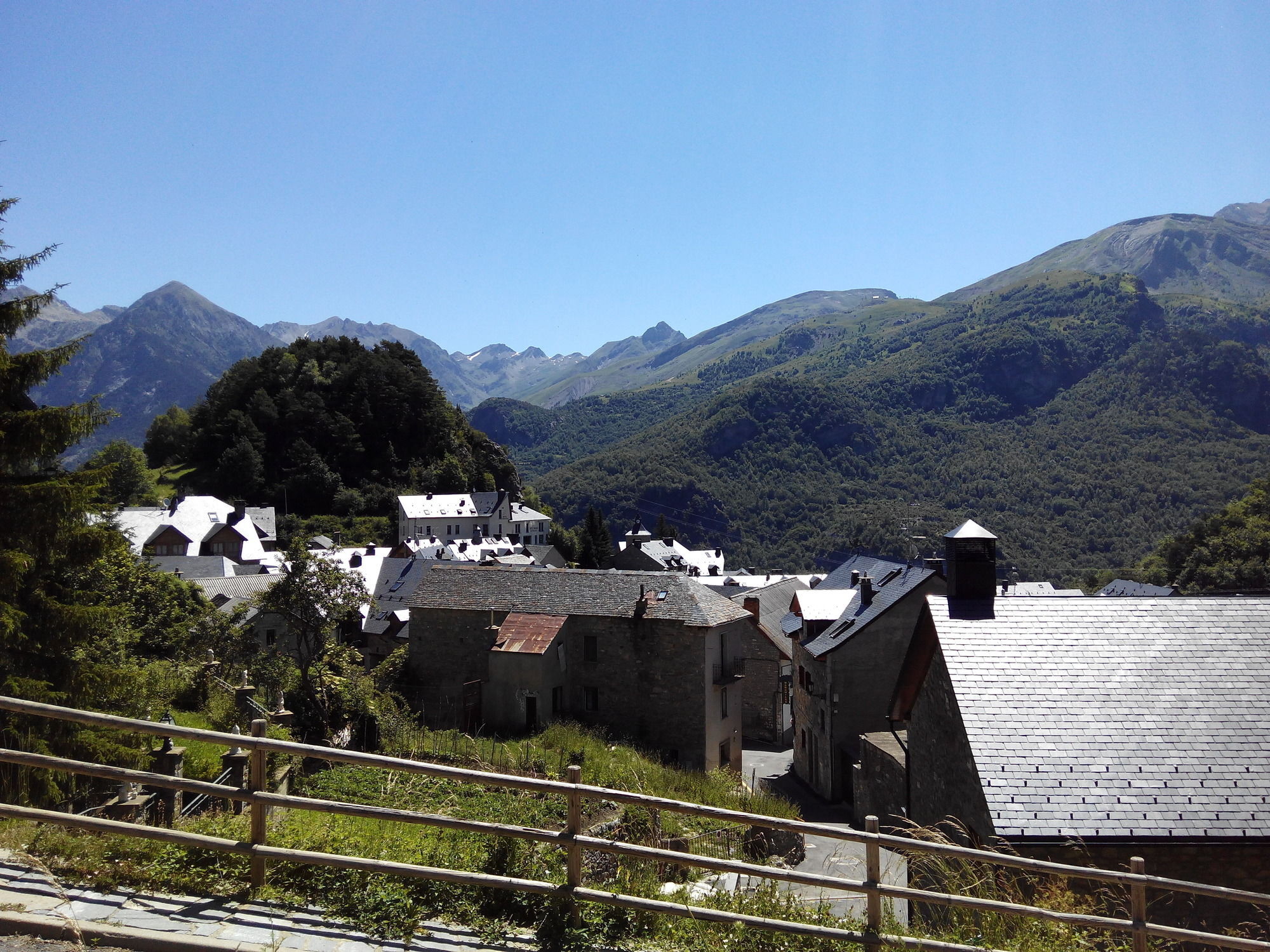 מלון טרמקסטייה דה טנה Abadia Del Pirineo מראה חיצוני תמונה
